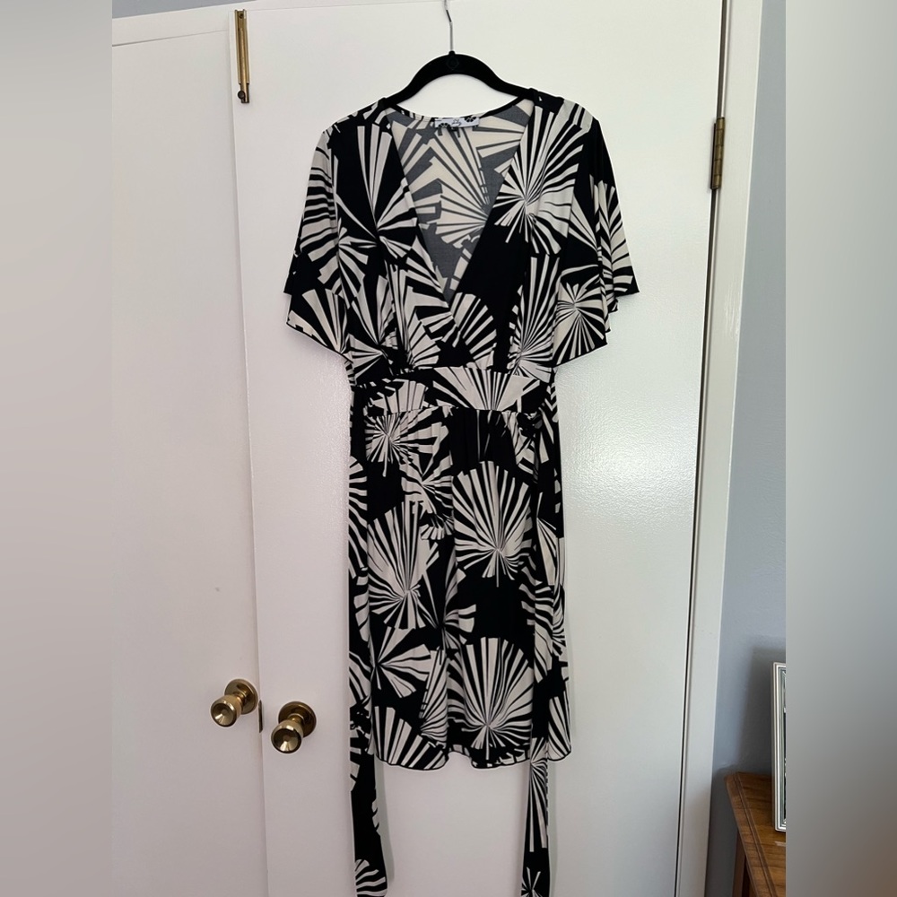 Black & off-white dress